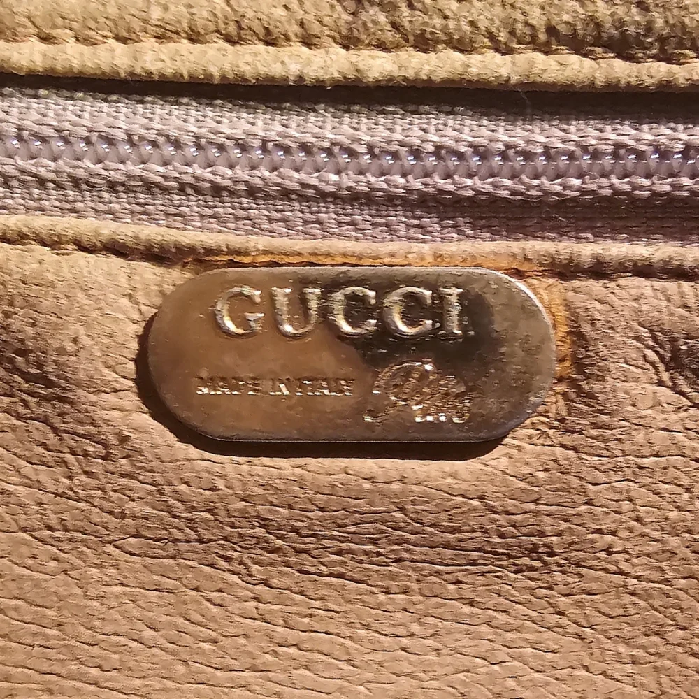 VINTAGE GUCCI PLUS CLUTCH - Picture 9 of 10